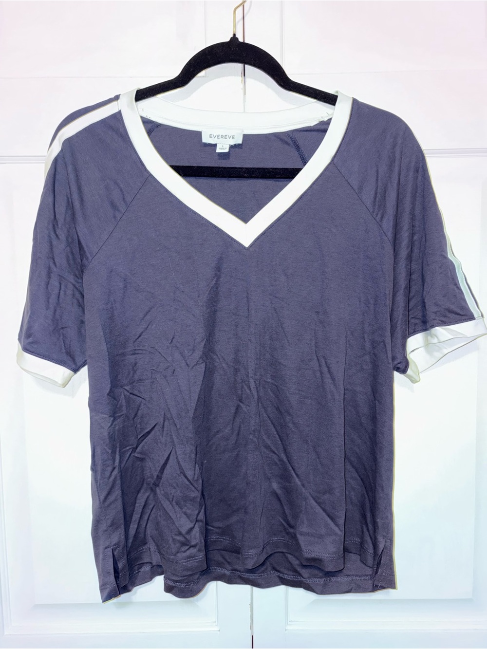 Evereve Navy Tee with White Trim V‑Neck